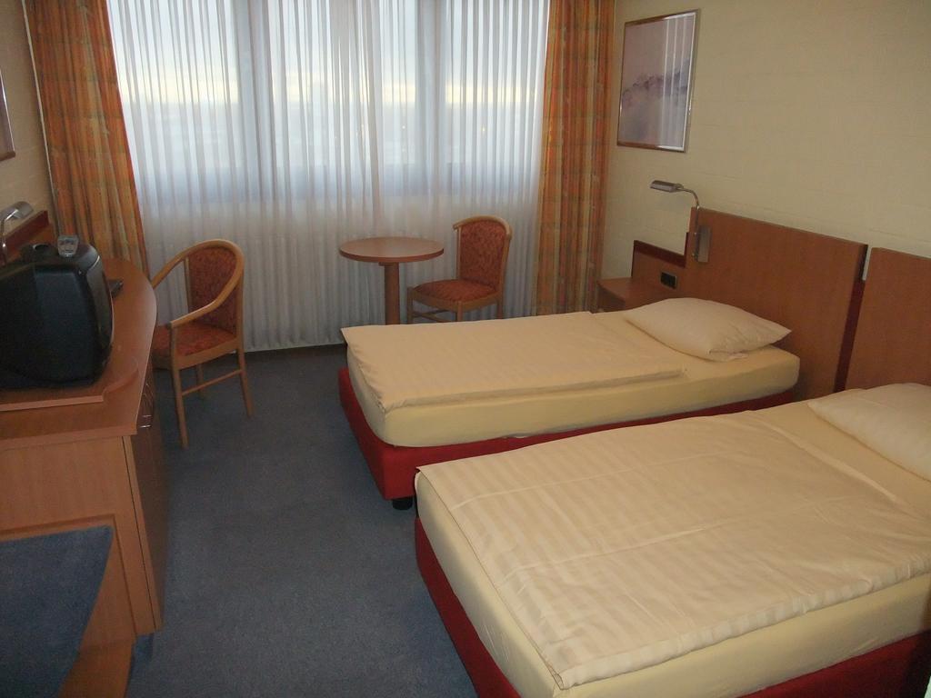 Rtb-Hotel - Sportschule Bergisch Gladbach Kamer foto