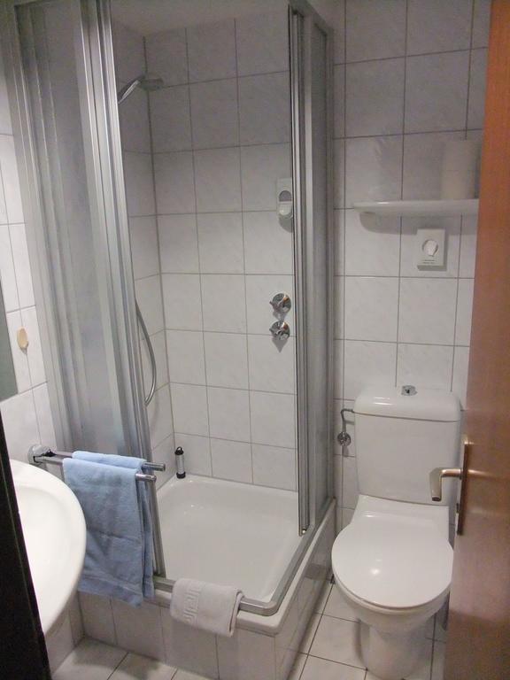 Rtb-Hotel - Sportschule Bergisch Gladbach Kamer foto